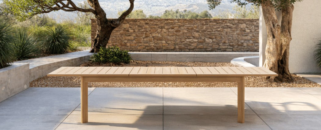 Vega dining table